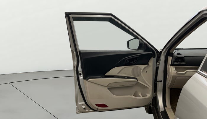 2021 Mahindra XUV300 W6 1.5 Sunroof Diesel, Diesel, Manual, 71,527 km, LHS Front Door