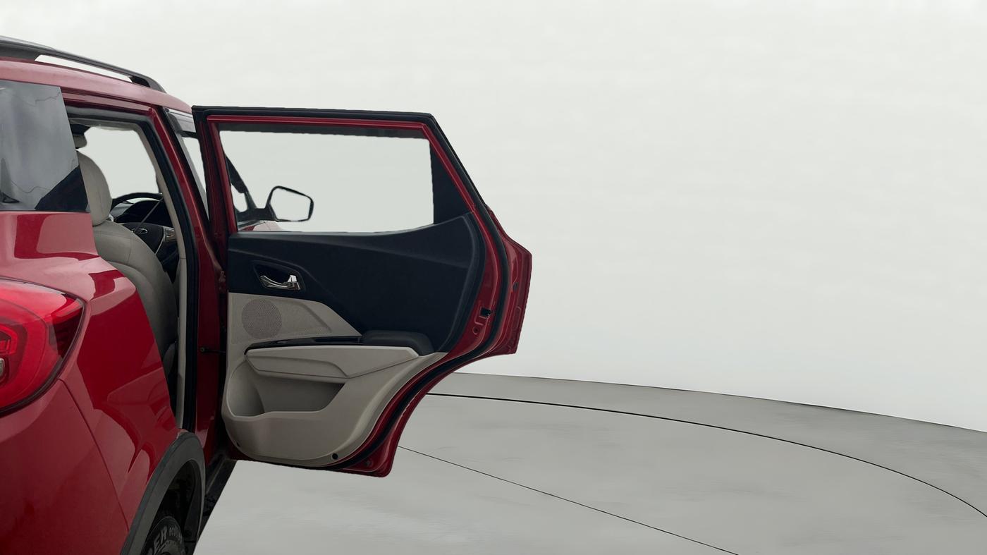 2022 Mahindra XUV300 W8 (O) 1.2 PETROL AMT, Petrol, Automatic, 25,034 km, RHS Rear Door