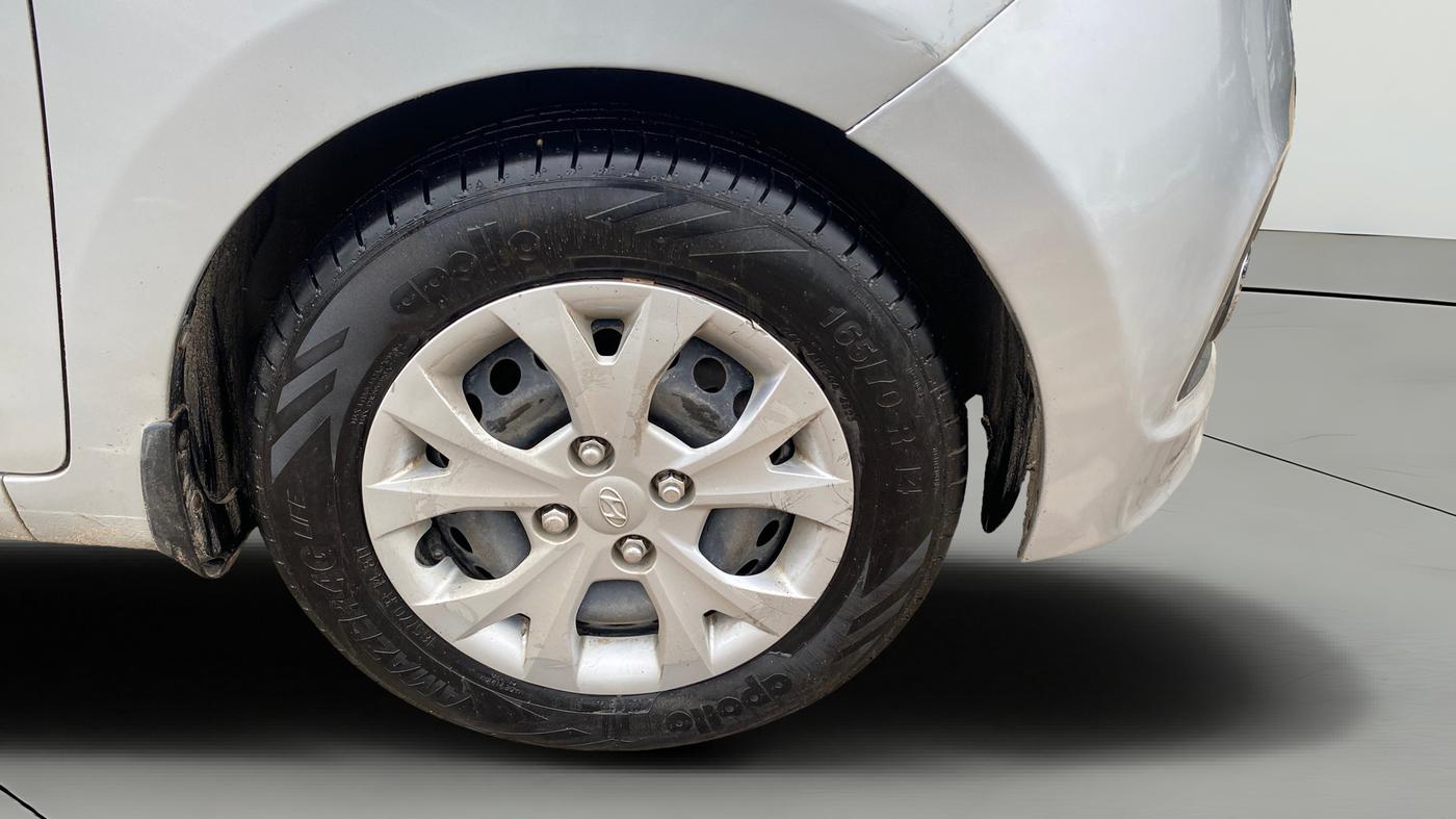 2015 Hyundai Grand i10 SPORTZ 1.2 KAPPA VTVT, Petrol, Manual, 28,213 km, Right Front Wheel