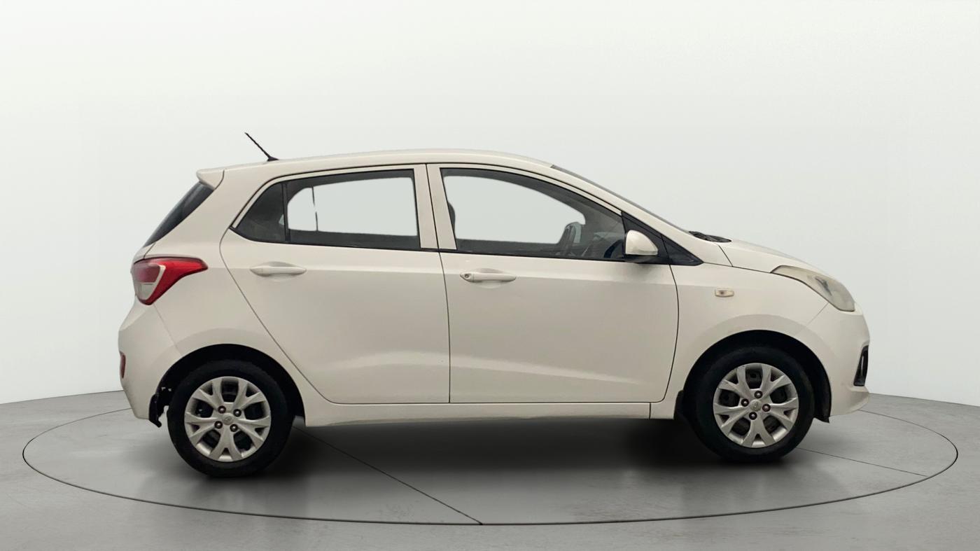 2015 Hyundai Grand i10 MAGNA 1.2 KAPPA VTVT, Petrol, Manual, 1,12,609 km, Right Side View