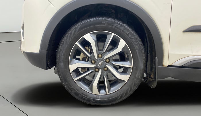 2021 Mahindra XUV300 W8 (O) 1.5 DIESEL AMT, Diesel, Automatic, 1,36,386 km, Left Front Wheel