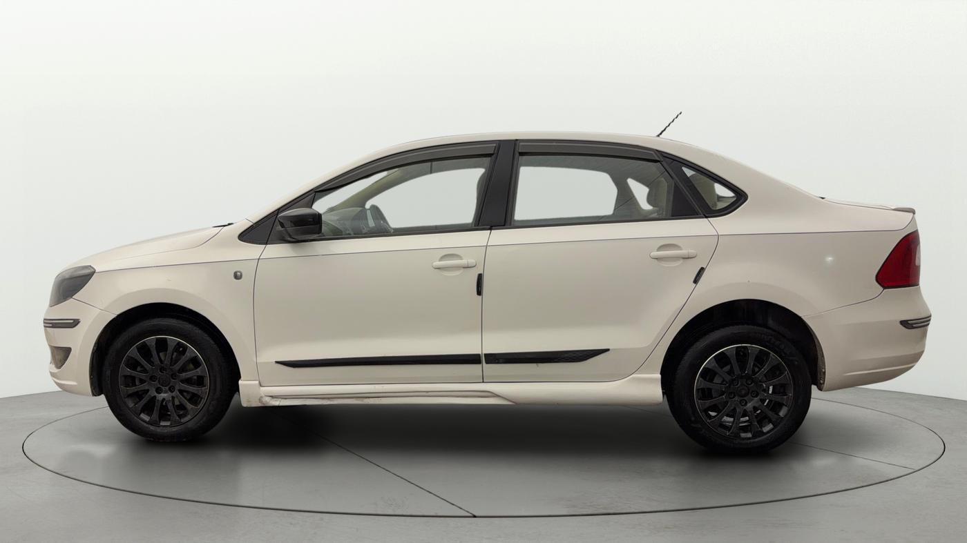 2015 Skoda Rapid 1.6 MPI ELEGANCE PLUS AT, Petrol, Automatic, 74,992 km, Left Side