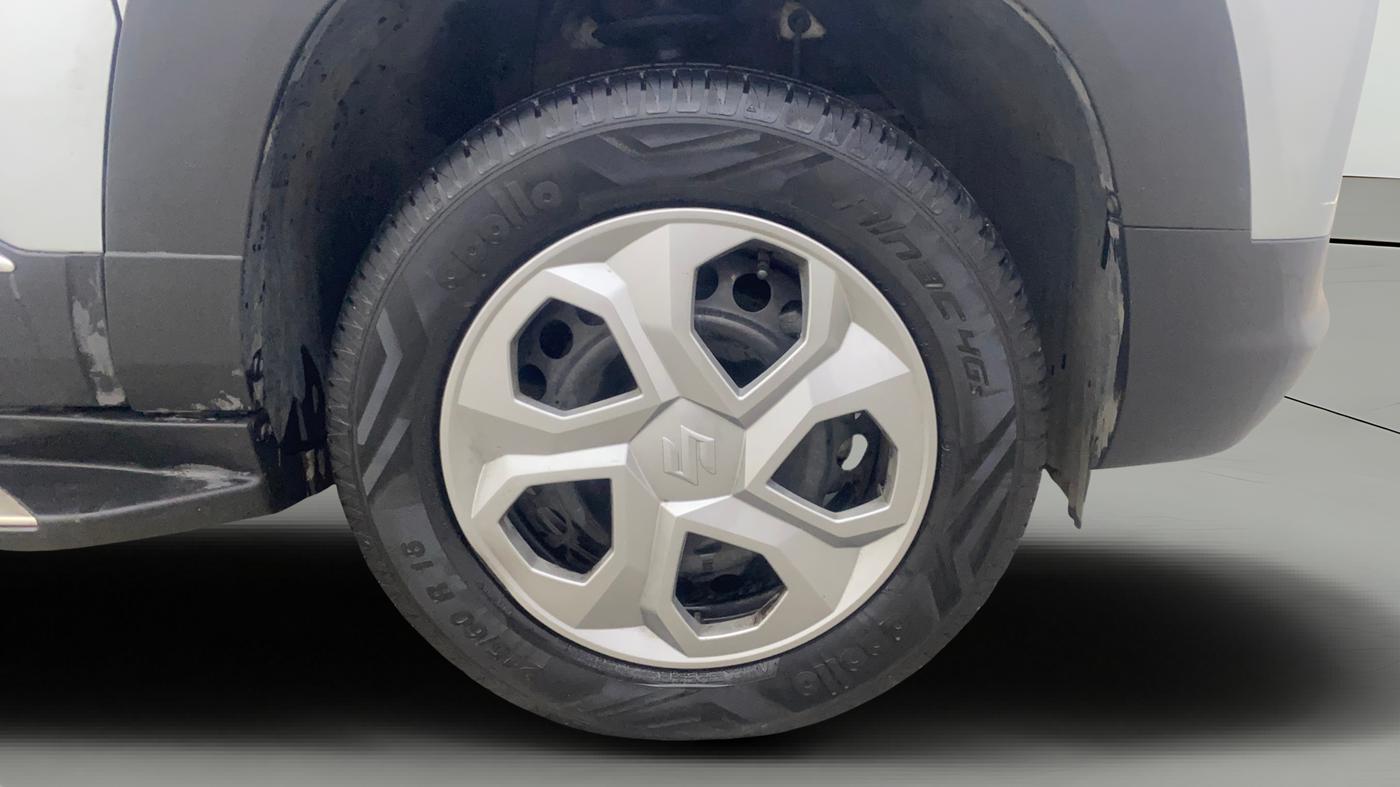 2022 Maruti BREZZA VXI AT SMART HYBRID, Petrol, Automatic, 10,563 km, Right Front Wheel