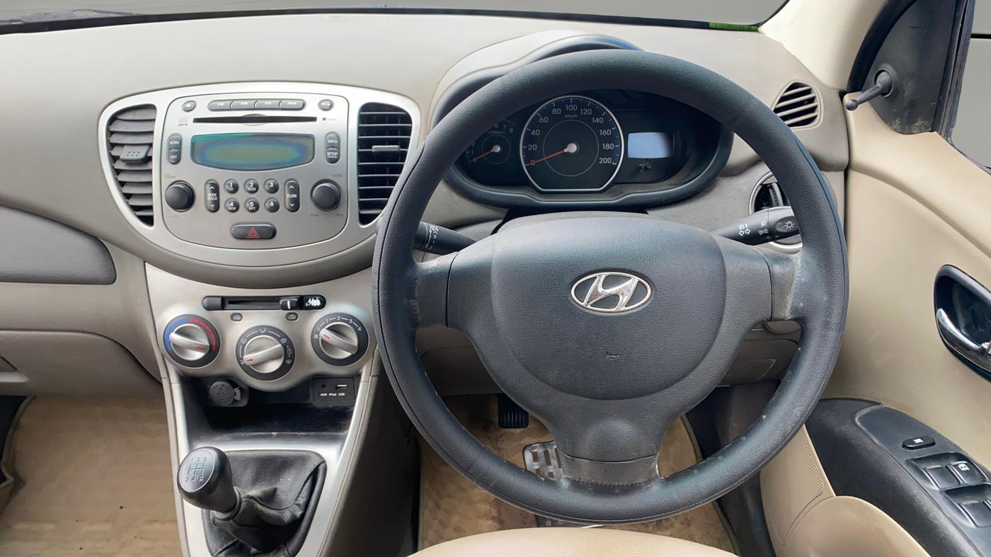 2016 Hyundai i10 SPORTZ 1.2, Petrol, Manual, 43,257 km, Steering Wheel Close Up