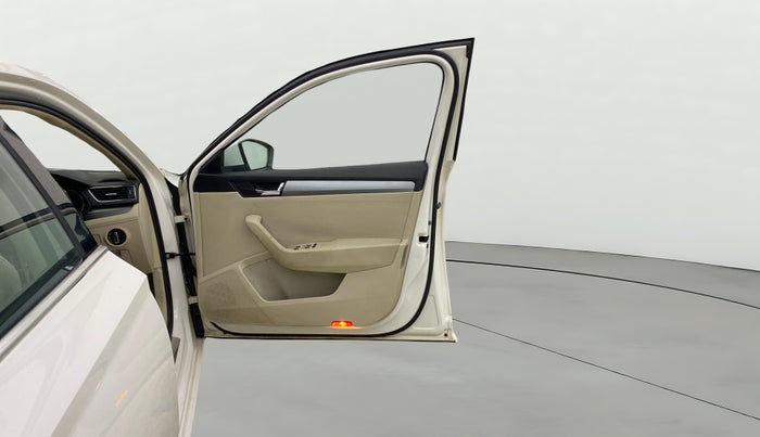 2017 Skoda Superb STYLE 1.8 TSI AT, Petrol, Automatic, 38,280 km, RHS Front Door