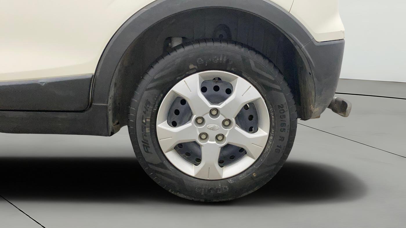 2020 Mahindra XUV300 W6 1.2 PETROL, Petrol, Manual, 15,386 km, Left Rear Wheel