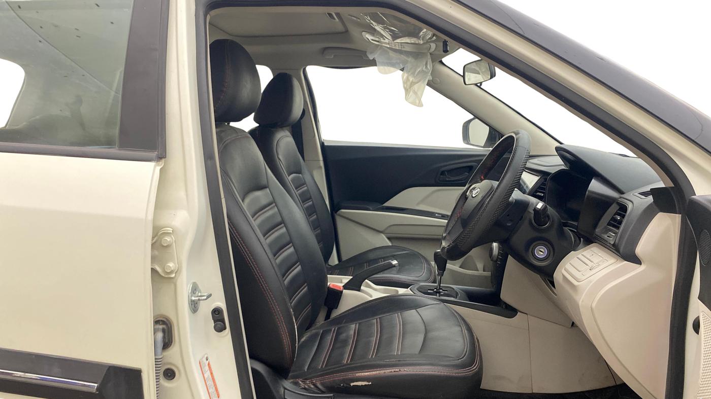 2022 Mahindra XUV300 W6 1.5 DIESEL AMT, Diesel, Automatic, 14,620 km, Right Side Front Door Cabin