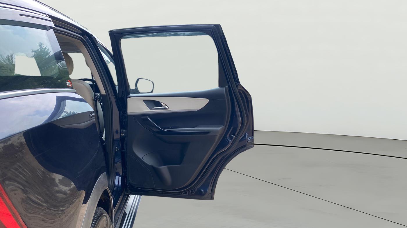 2021 Mahindra XUV700 AX 7 LUXURY P AT 7 STR, Petrol, Automatic, 65,764 km, RHS Rear Door