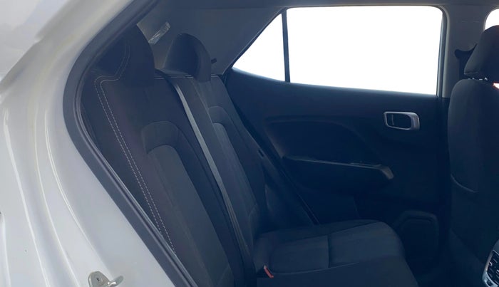 2020 Hyundai VENUE S 1.2, Petrol, Manual, 29,129 km, Right Side Rear Door Cabin