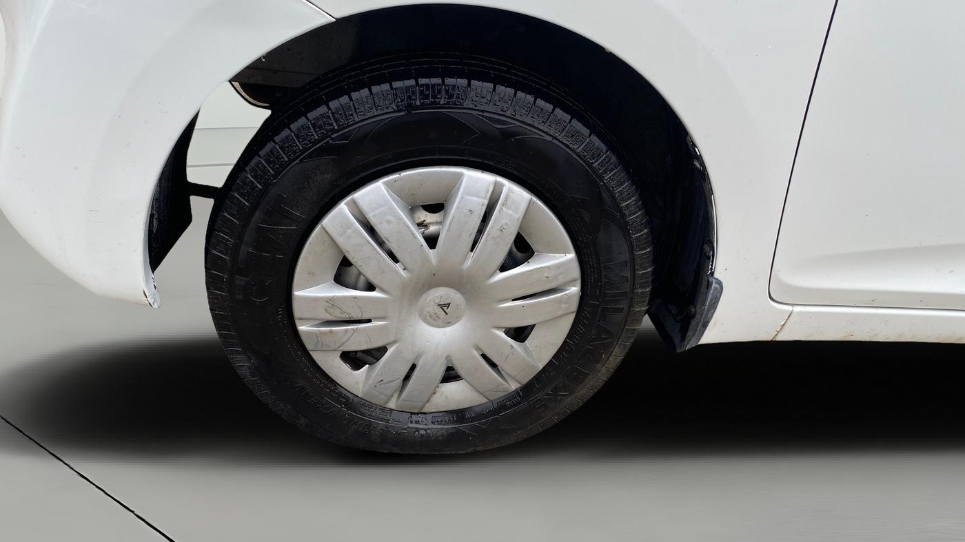 2014 Hyundai Eon ERA +, CNG, Manual, 92,603 km, Left Front Wheel