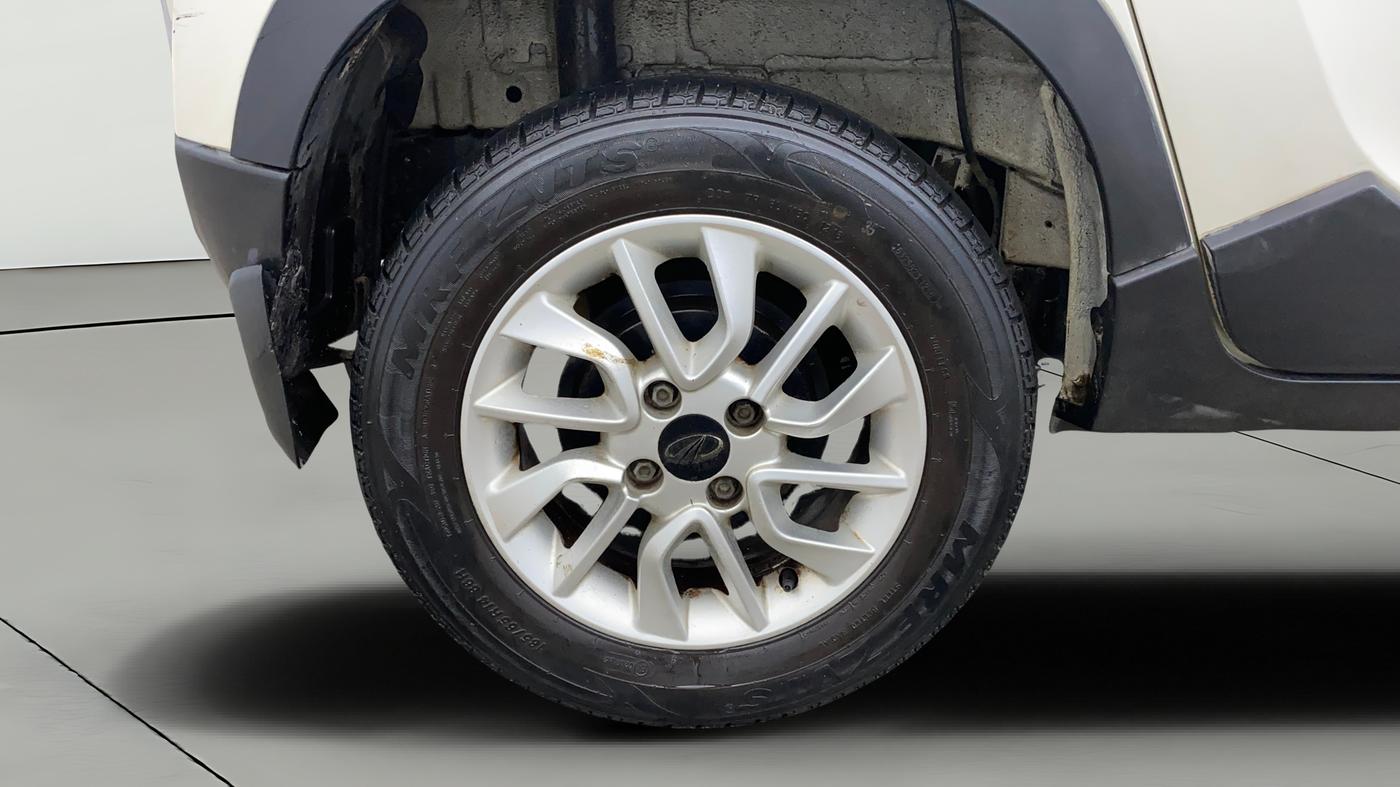 2016 Mahindra Kuv100 K8 5 STR, Petrol, Manual, 24,538 km, Right Rear Wheel