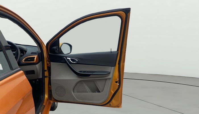 2017 Tata Tiago XZ PETROL, Petrol, Manual, 29,339 km, RHS Front Door