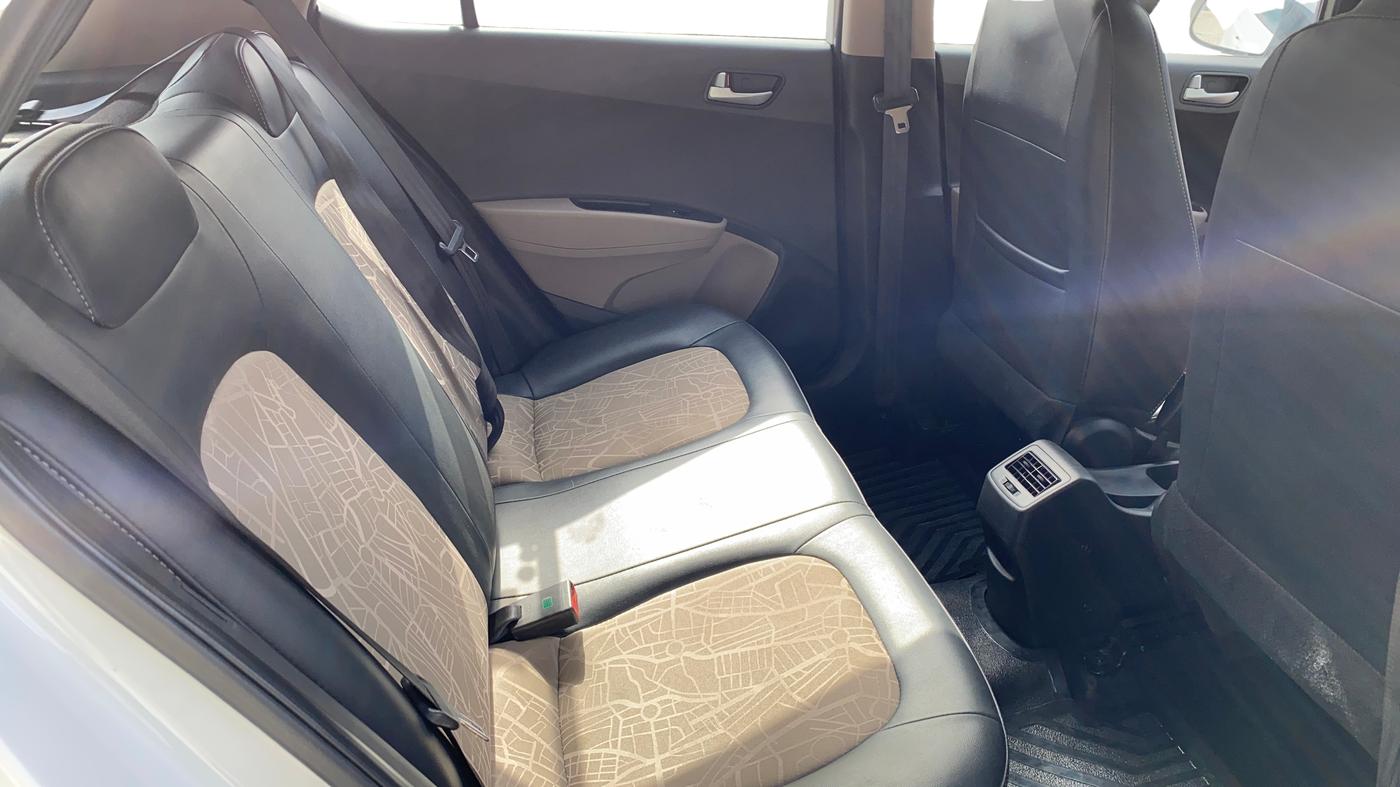 2019 Hyundai Grand i10 SPORTZ AT 1.2 KAPPA VTVT, Petrol, Automatic, 32,576 km, Right Side Rear Door Cabin