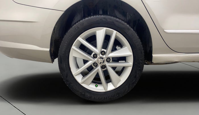 2019 Skoda Rapid STYLE 1.6 MPI, Petrol, Manual, 1,17,061 km, Right Rear Wheel