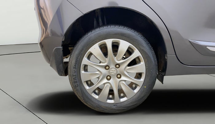 2017 Maruti Baleno ZETA DIESEL 1.3, Diesel, Manual, 94,644 km, Right Rear Wheel