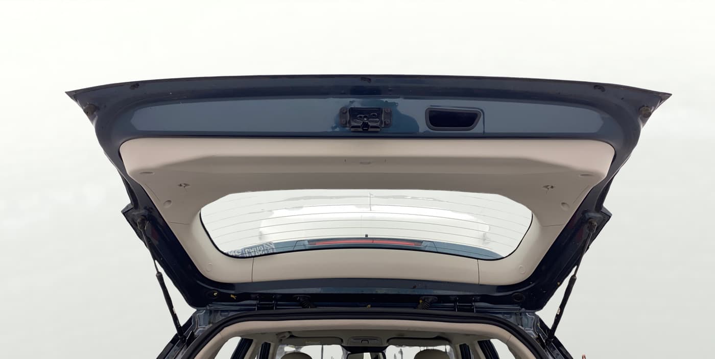 2022 Mahindra XUV300 W8 (O) 1.5 DIESEL, Diesel, Manual, 26,734 km, Boot Door Open