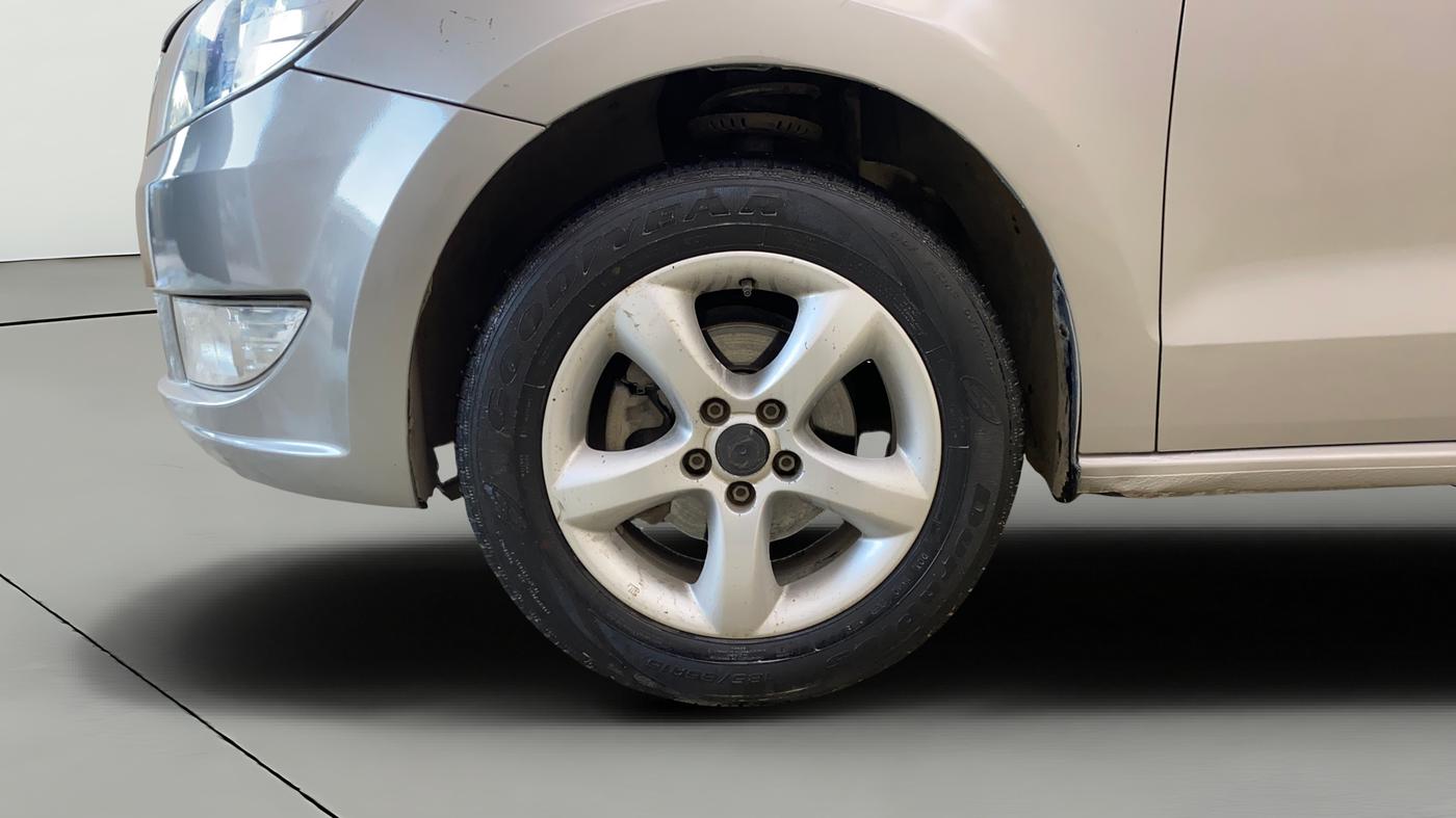2013 Skoda Rapid AMBITION 1.6 MPI MT PLUS, Petrol, Manual, 66,030 km, Left Front Wheel