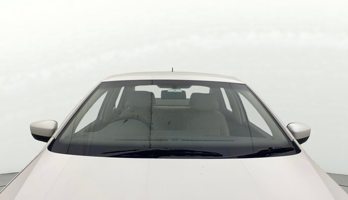 2014 Volkswagen Vento HIGHLINE 1.6 MPI, Petrol, Manual, 75,364 km, Front Windshield