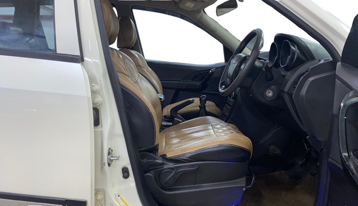 2021 Mahindra XUV500 W5, Diesel, Manual, 98,119 km, Right Side Front Door Cabin