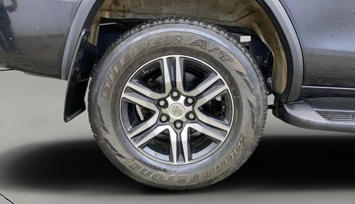 2021 Toyota Fortuner 2.8 4X2 MT, Diesel, Manual, 79,874 km, Right Rear Wheel