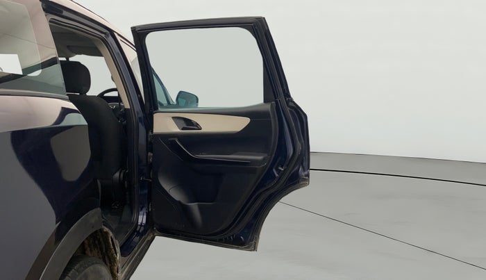 2022 Mahindra XUV700 AX 5 P MT 7 STR, Petrol, Manual, 32,954 km, RHS Rear Door