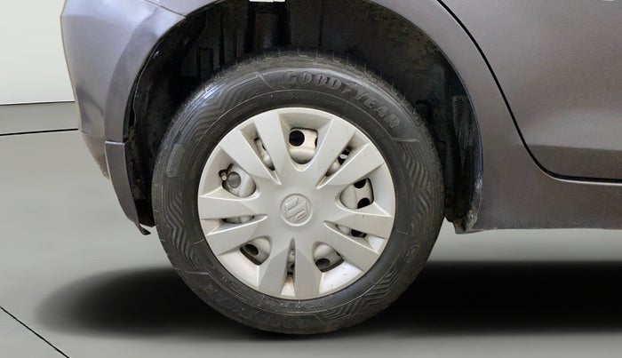 2017 Maruti Swift LXI (O), Petrol, Manual, 1,10,049 km, Right Rear Wheel