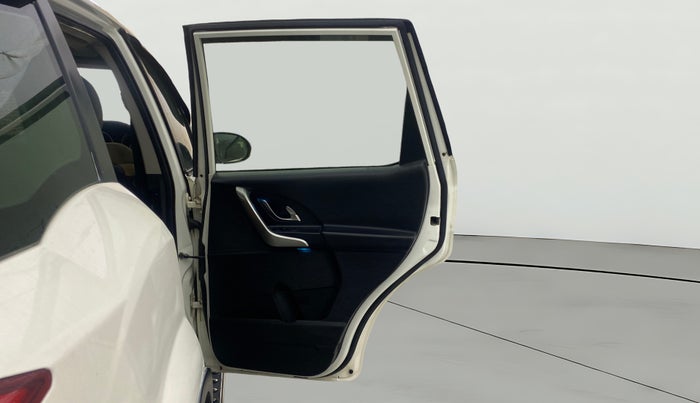 2018 Mahindra XUV500 W9 AT, Diesel, Automatic, 99,055 km, RHS Rear Door