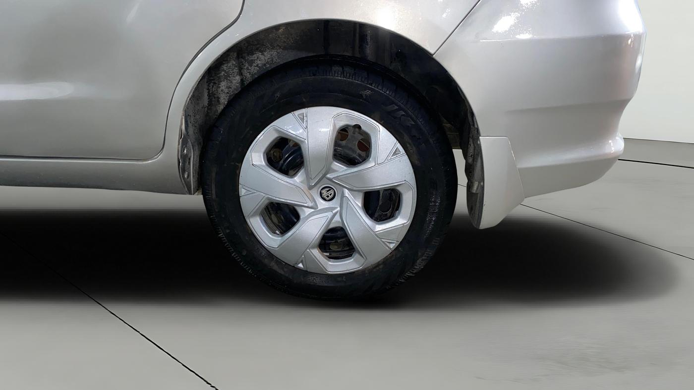 2017 Maruti Ertiga VXI, Petrol, Manual, 34,899 km, Left Rear Wheel