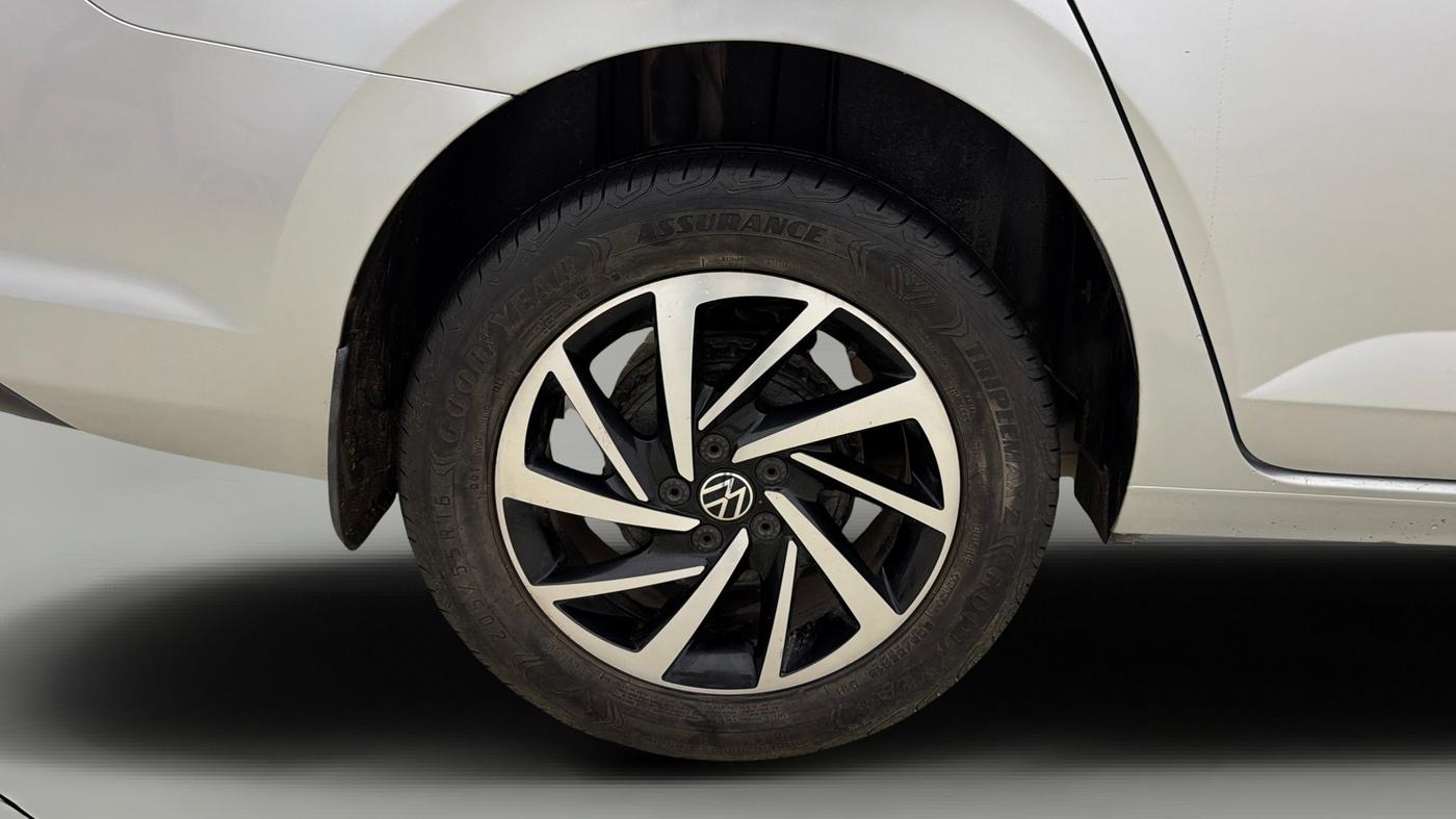 2022 Volkswagen VIRTUS TOPLINE TSI 1.0 MT, Petrol, Manual, 30,440 km, Right Rear Wheel