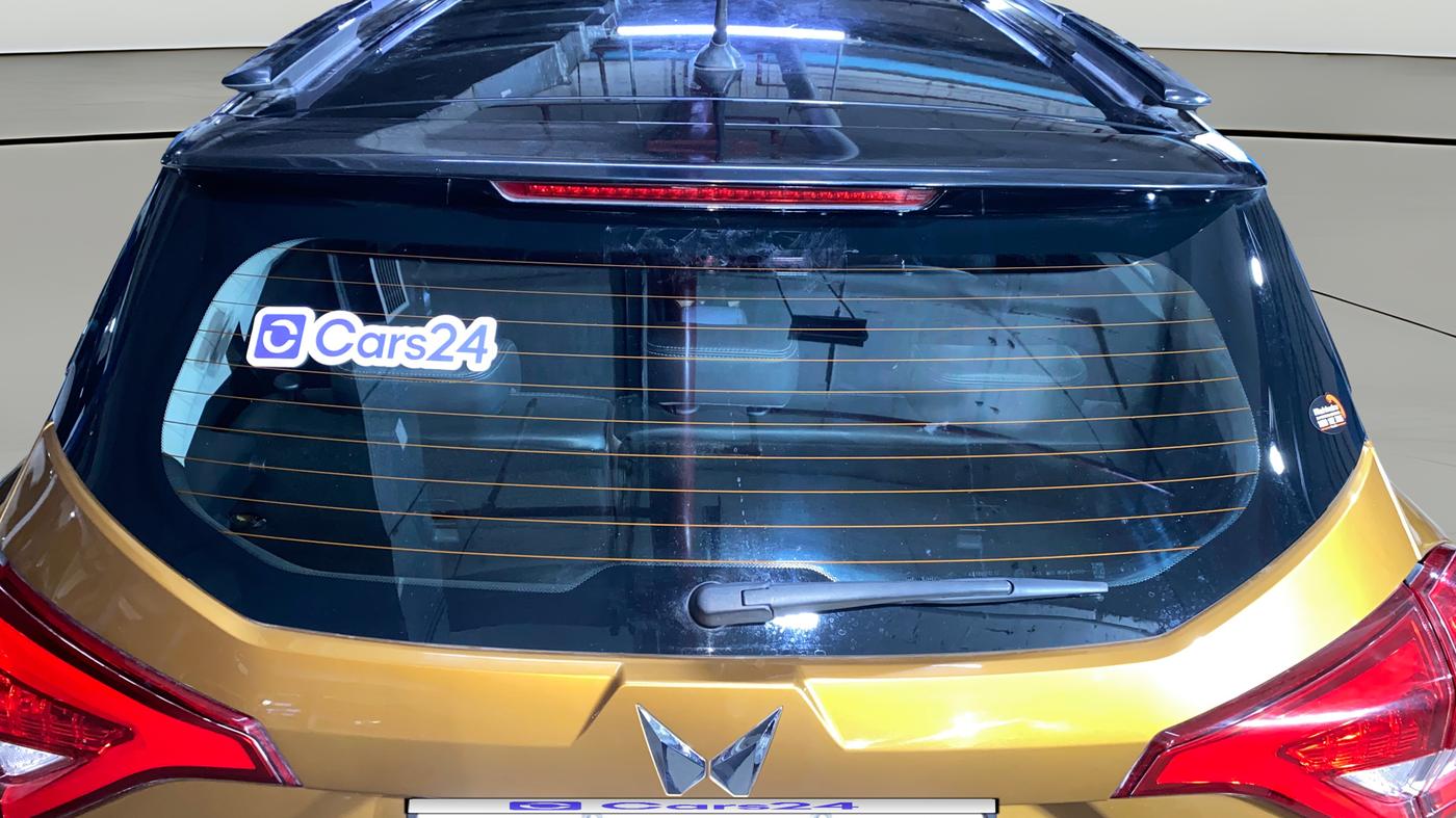 2023 Mahindra XUV300 W8(O) 1.2 PETROL DUAL TONE, Petrol, Manual, 58,758 km, Rear Windshield