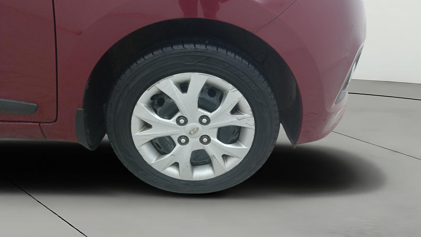 2015 Hyundai Grand i10 SPORTZ 1.2 KAPPA VTVT, Petrol, Manual, 67,581 km, Right Front Wheel