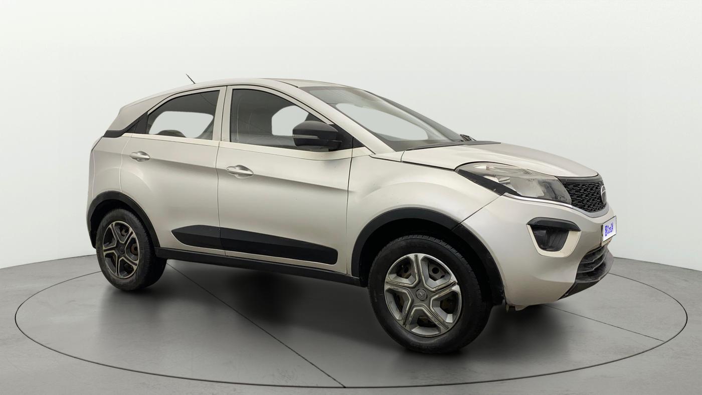 2018 Tata NEXON XM PETROL, CNG, Manual, 1,00,474 km, Right Front Diagonal