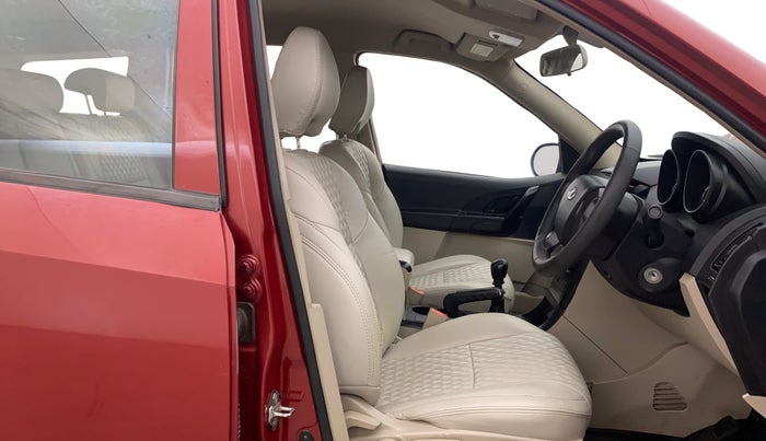 2016 Mahindra XUV500 W4, Diesel, Manual, 1,02,852 km, Right Side Front Door Cabin