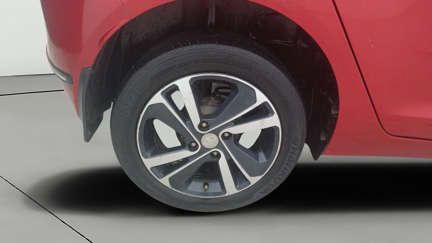2020 Tata ALTROZ XZ PETROL, Petrol, Manual, 47,750 km, Right Rear Wheel
