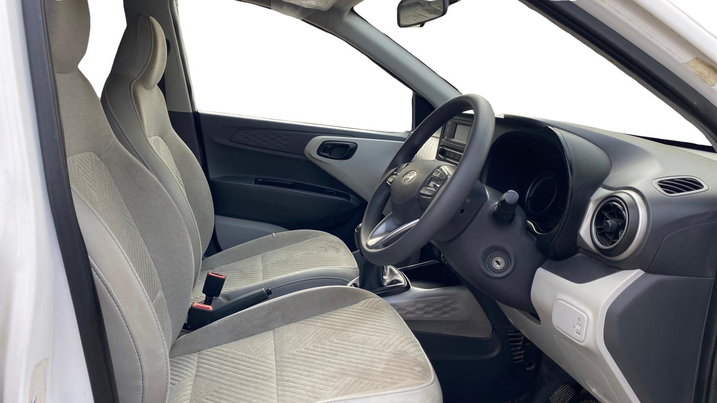 2024 Hyundai GRAND I10 NIOS MAGNA 1.2 KAPPA VTVT, Petrol, Manual, 27,083 km, Right Side Front Door Cabin