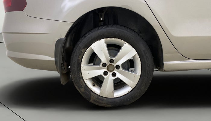 2016 Skoda Rapid STYLE 1.6 MPI AT, Petrol, Automatic, 61,090 km, Right Rear Wheel