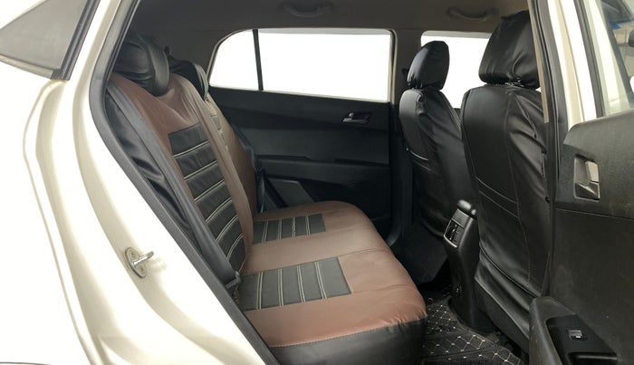 2016 Hyundai Creta SX PLUS 1.6 PETROL, Petrol, Manual, 1,05,447 km, Right Side Rear Door Cabin