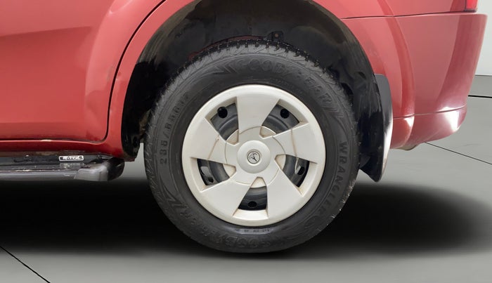 2016 Mahindra XUV500 W4, Diesel, Manual, 1,02,852 km, Left Rear Wheel