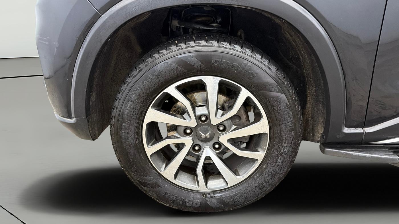 2022 Mahindra SCORPIO-N Z8 L PETROL AT 6 STR, Petrol, Automatic, 63,201 km, Left Front Wheel