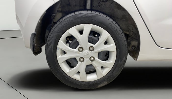 2016 Hyundai Grand i10 MAGNA AT 1.2 KAPPA VTVT, Petrol, Automatic, 64,815 km, Right Rear Wheel