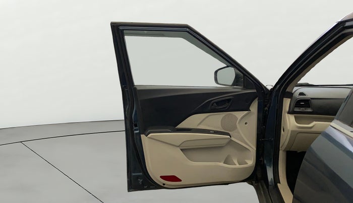 2022 Mahindra XUV300 W6 1.2 PETROL AMT, Petrol, Automatic, 44,310 km, LHS Front Door