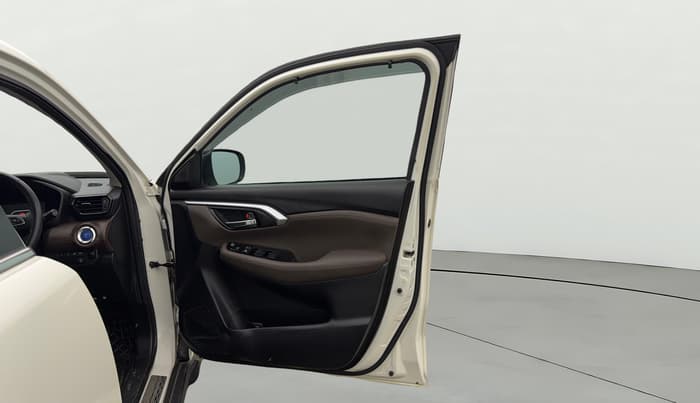 2024 Toyota URBAN CRUISER HYRYDER V HYBRID, Hybrid, Automatic, 30,657 km, RHS Front Door