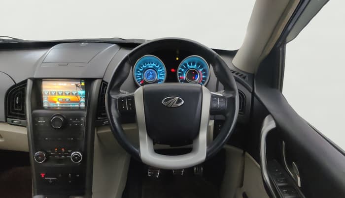 2015 Mahindra XUV500 W10, Diesel, Manual, 1,39,711 km, Steering Wheel Close Up