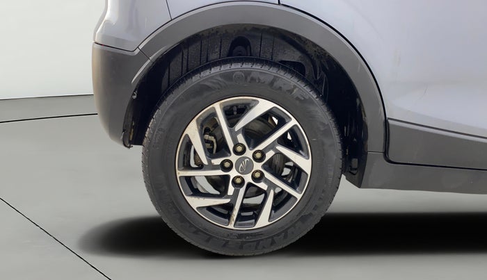 2022 Mahindra XUV300 W8 (O) 1.2 PETROL, Petrol, Manual, 46,114 km, Right Rear Wheel