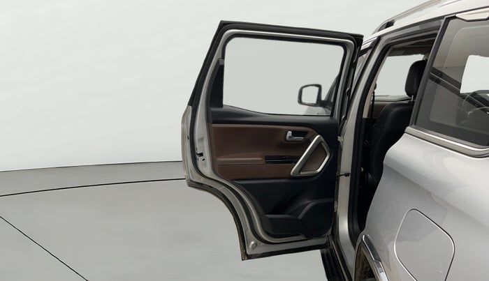 2022 Mahindra SCORPIO-N Z8 L PETROL AT 6 STR, Petrol, Automatic, 52,457 km, LHS Rear Door