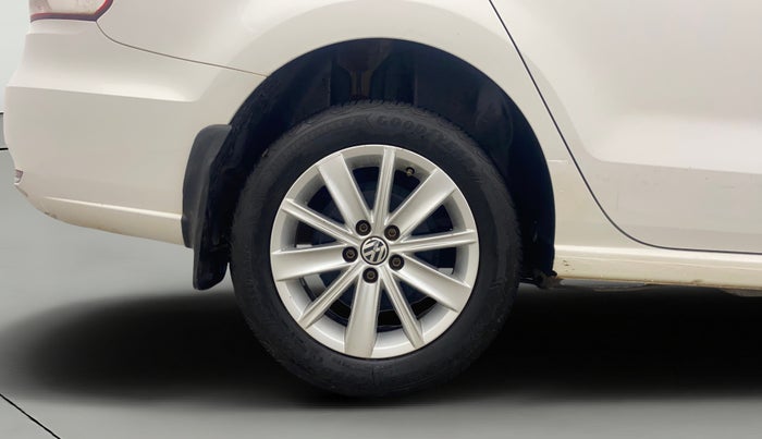 2016 Volkswagen Vento HIGHLINE 1.6 MPI, Petrol, Manual, 79,037 km, Right Rear Wheel