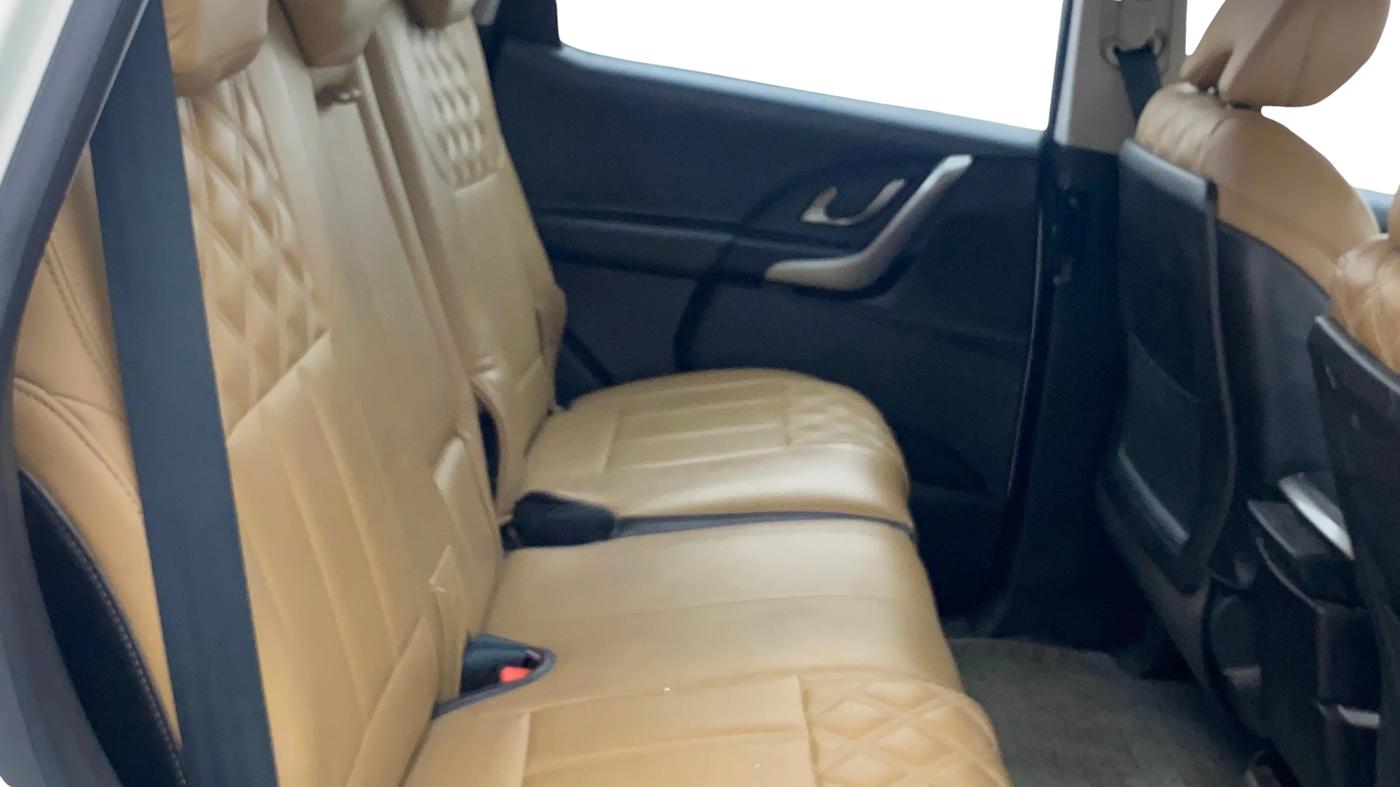 2020 Mahindra XUV500 W7, Diesel, Manual, 79,758 km, Right Side Rear Door Cabin