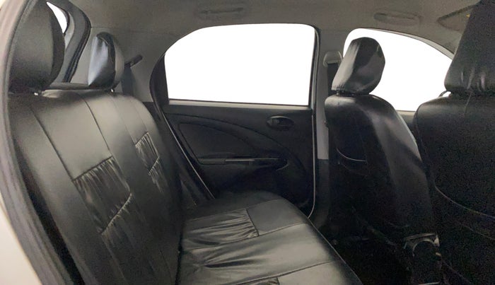 2015 Toyota Etios CROSS 1.2 G, Petrol, Manual, 70,549 km, Right Side Rear Door Cabin