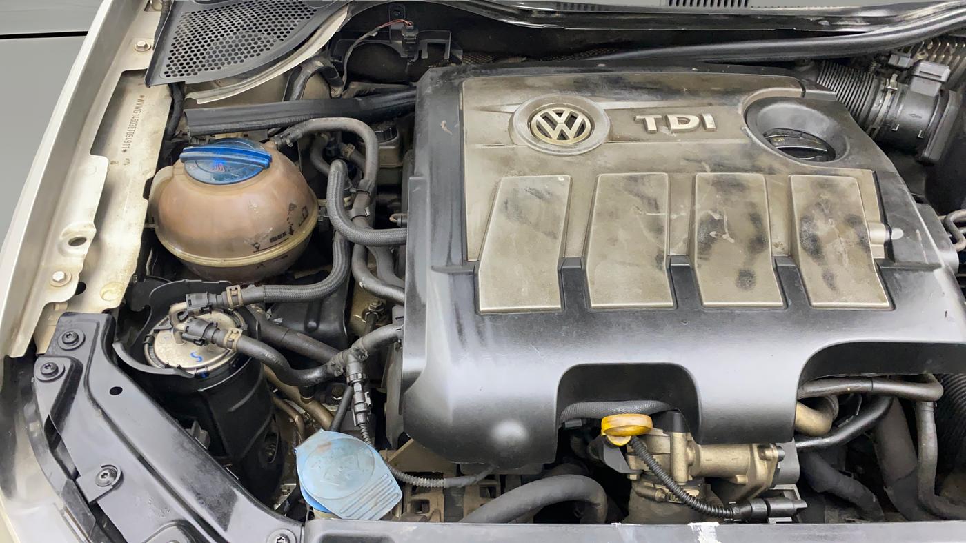 2014 Volkswagen Vento HIGHLINE DIESEL 1.6, Diesel, Manual, 1,20,944 km, Engine View - Right