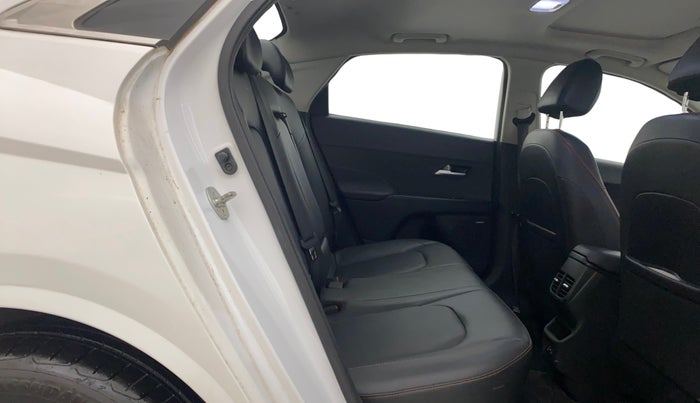 2023 Hyundai Verna SX (O) 1.5 TURBO PETROL MT, Petrol, Manual, 13,457 km, Right Side Rear Door Cabin